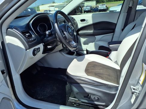 Used 2021 Jeep Compass Latitude w/ Sun and Sound Group FWD image 15