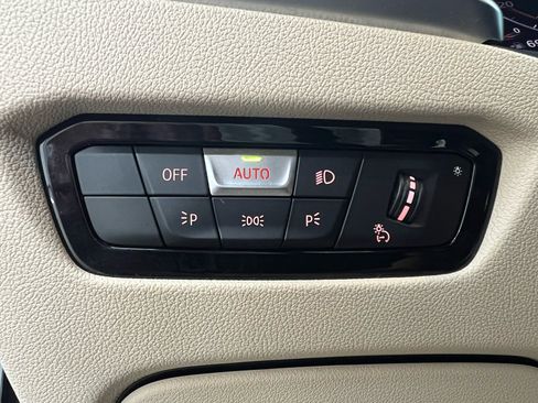 Used 2019 BMW 330i Sedan w/ Convenience Package image 31