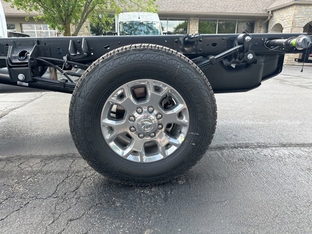 New 2024 RAM 3500 Tradesman AWD/4WD image 27