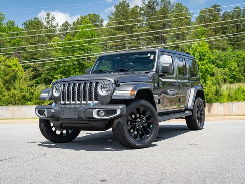 Used 2022 Jeep Wrangler Unlimited Sahara w/ Cold Weather Group AWD/4WD image 1