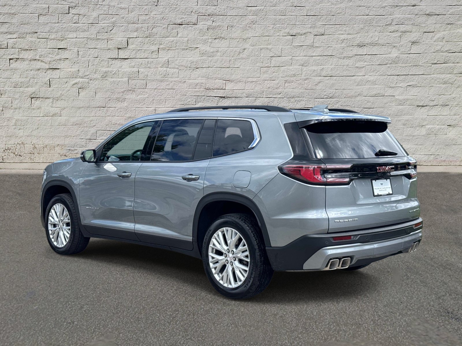 Used 2026 GMC Acadia Elevation w/ Elevation Premium Package FWD image 3