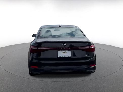 Used 2025 Volkswagen Jetta SE image 11