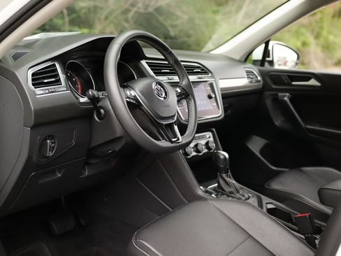 Used 2021 Volkswagen Tiguan SE FWD image 9