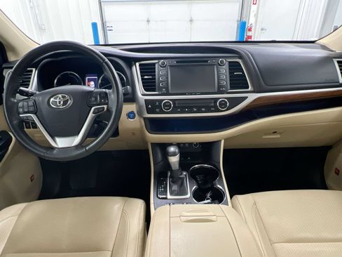 Used 2019 Toyota Highlander Limited Platinum AWD/4WD image 10