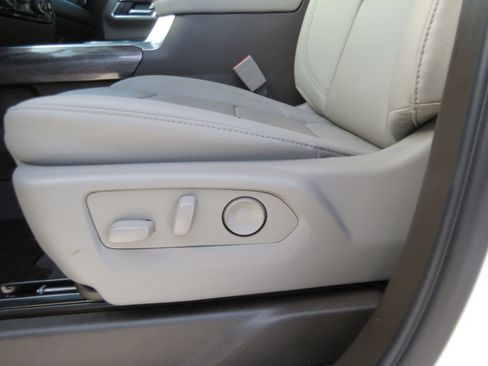 Used 2026 Chevrolet Silverado 2500 LTZ w/ LTZ Convenience Package image 18