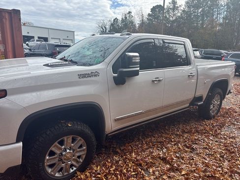 Used 2024 Chevrolet Silverado 2500 High Country w/ High Country Premium Package image 9