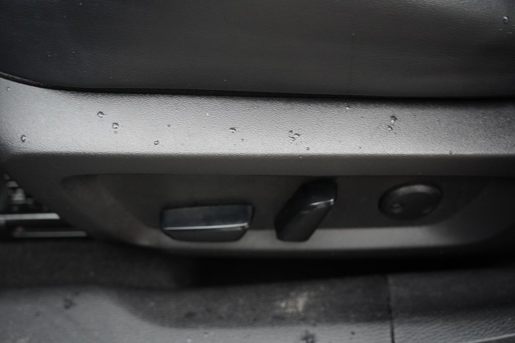 Used 2024 Mitsubishi Outlander SE AWD/4WD image 24