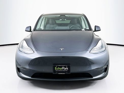 Used 2021 Tesla Model Y Long Range image 2