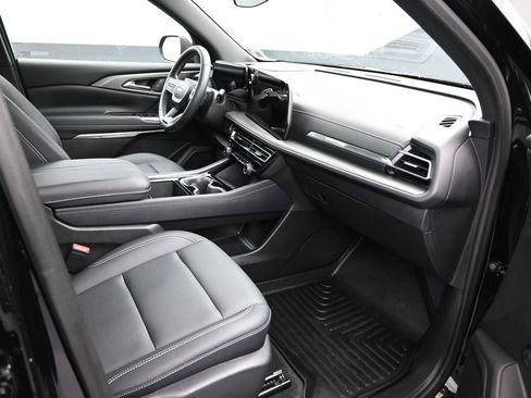 Certified 2025 Chevrolet Traverse LT w/ Sun and Wheel Package image 18