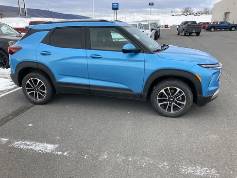 Used 2025 Chevrolet TrailBlazer LT w/ LT Cold Weather Package image 8