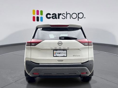 Used 2023 Nissan Rogue SV image 4