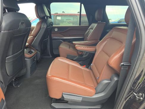Used 2025 Lincoln Navigator L Reserve AWD/4WD image 4