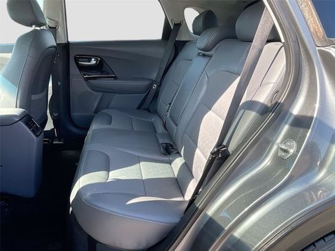 Used 2018 Kia Niro EX FWD image 23