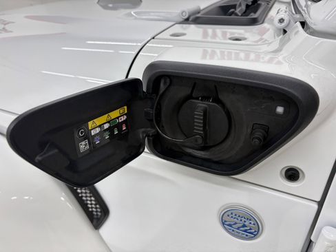 Used 2022 Jeep Wrangler Unlimited Sahara w/ Cold Weather Group image 10