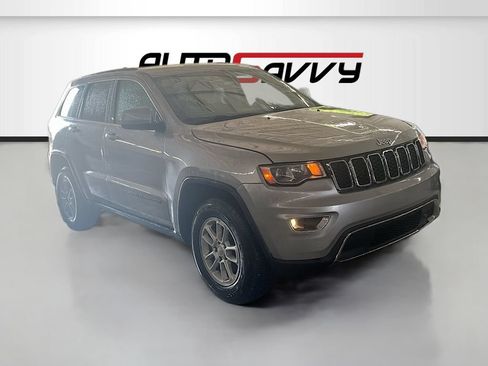 Used 2019 Jeep Grand Cherokee Laredo RWD image 1