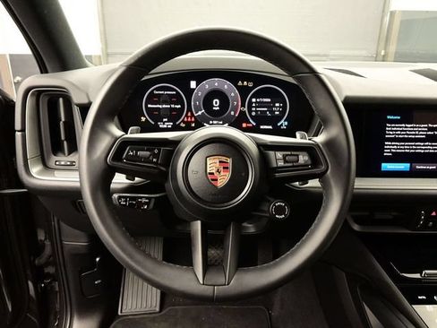 Certified 2025 Porsche Cayenne AWD/4WD image 8