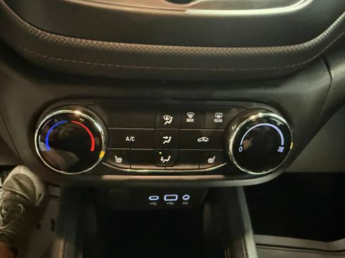 Used 2023 Chevrolet TrailBlazer RS AWD/4WD image 35