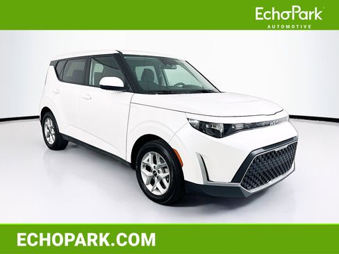 Used 2025 Kia Soul LX w/ LX Technology Package FWD image 1