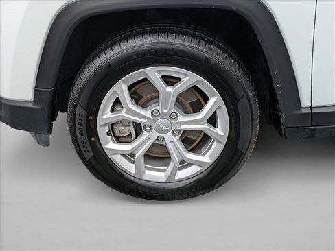 Used 2024 Jeep Compass Latitude image 23