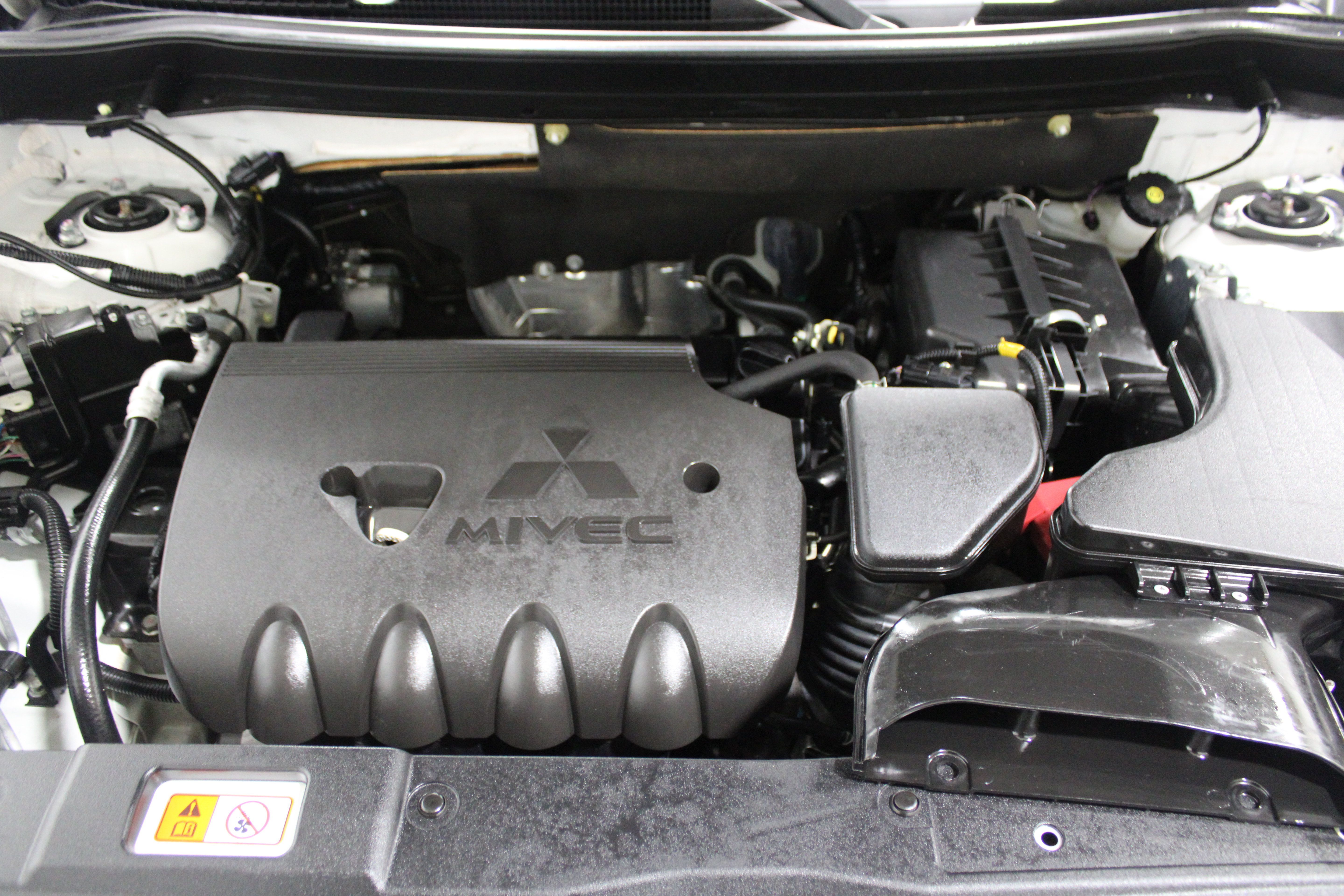 Used 2020 Mitsubishi Outlander SE FWD image 38