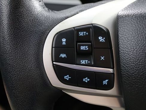 Used 2023 Ford Explorer XLT w/ Equipment Group 202A AWD/4WD image 11