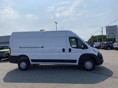 Used 2026 RAM ProMaster 2500 w/ Convenience Group FWD image 2