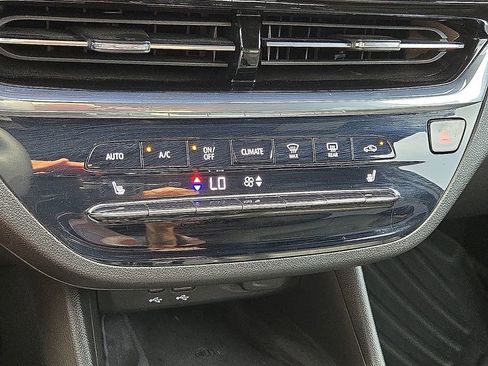 Used 2024 Buick Envista Sport Touring FWD image 28
