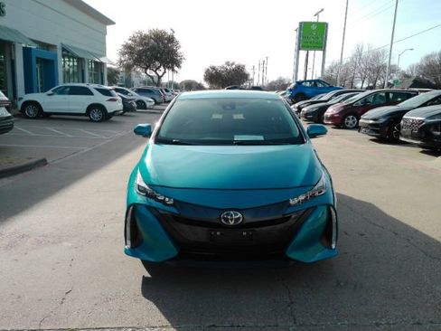 Used 2021 Toyota Prius Prime XLE image 2