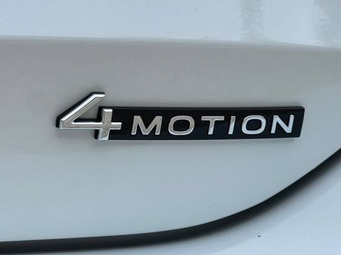 New 2026 Volkswagen Tiguan SE R-Line AWD/4WD image 11