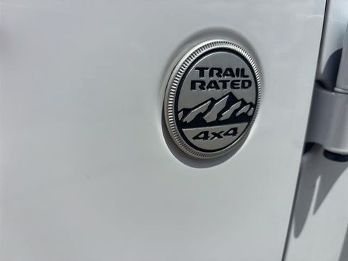 Used 2022 Jeep Wrangler Unlimited Sahara w/ Cold Weather Group AWD/4WD image 16