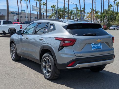 Used 2026 Chevrolet Trax LT w/ Driver Confidence Package image 3