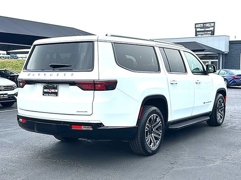 Used 2024 Jeep Wagoneer L Series II image 8