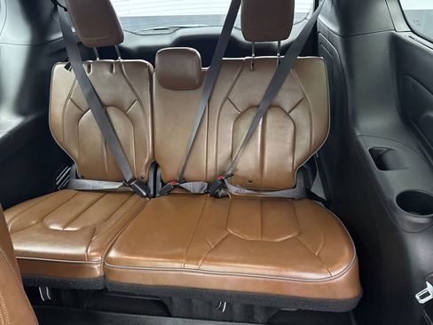 Used 2020 Chrysler Pacifica Limited w/ Advanced Safetytec Group image 40