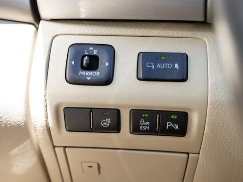 Used 2016 Lexus LS 460 w/ Comfort Package RWD image 23