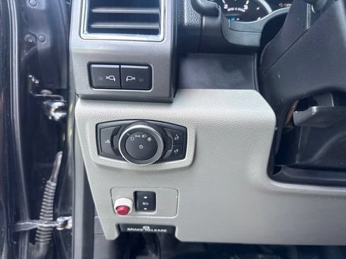 Used 2017 Ford F550 4x4 SuperCab Super Duty w/ XLT Value Package image 12