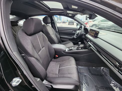 Used 2025 Honda Accord Sport image 12