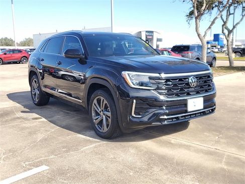 Used 2024 Volkswagen Atlas Cross Sport SEL R-Line image 2