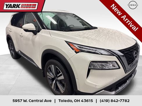 Used 2023 Nissan Rogue Platinum image 1