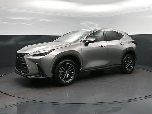 Used 2025 Lexus NX 250 FWD w/ Towing Package (2000 Lbs) image 3