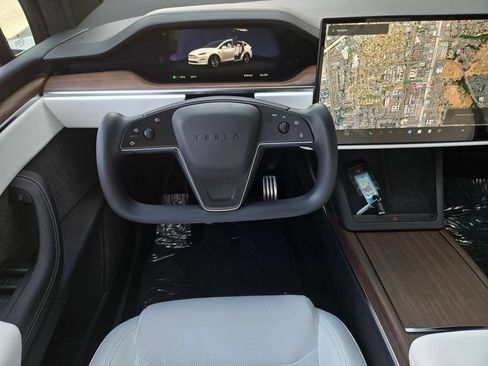 Used 2023 Tesla Model X AWD/4WD image 17