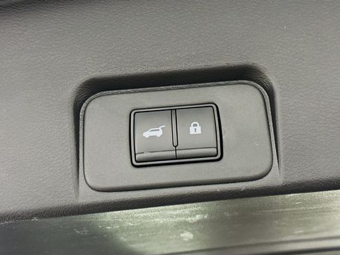 Used 2025 Nissan Rogue SV AWD/4WD image 30