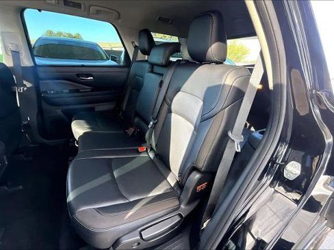 Certified 2023 Nissan Pathfinder SL w/ Lighting Package (N92) image 18