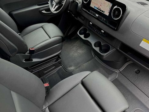 Used 2024 Mercedes-Benz Sprinter 144 Cargo image 15