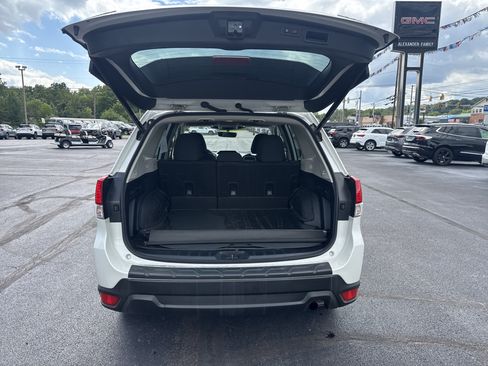 Used 2023 Subaru Forester Premium AWD/4WD image 5