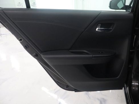 Used 2017 Honda Accord EX-L image 12