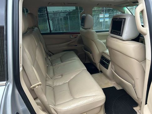 Used 2008 Lexus LX 570 Sport Utility AWD/4WD image 22
