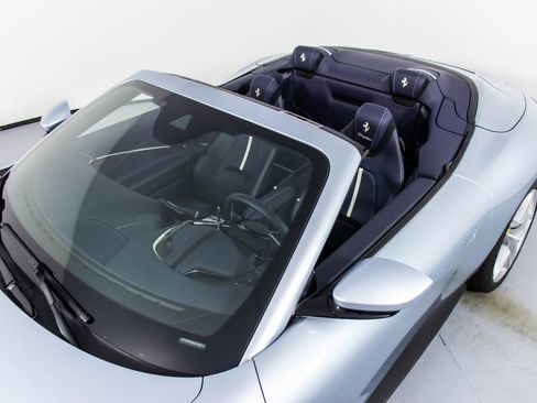 Certified 2025 Ferrari Roma Spider RWD image 32
