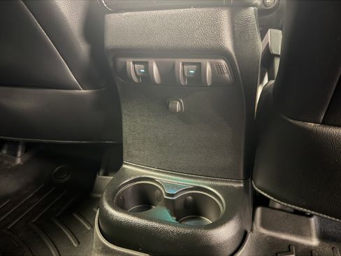 Used 2018 Jeep Wrangler Unlimited Sport AWD/4WD image 23