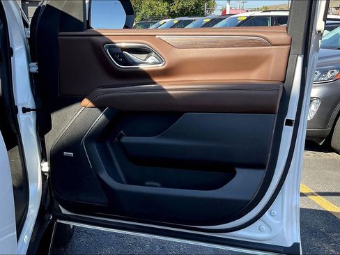 Used 2022 Chevrolet Suburban High Country w/ LPO, Illumination Package image 23