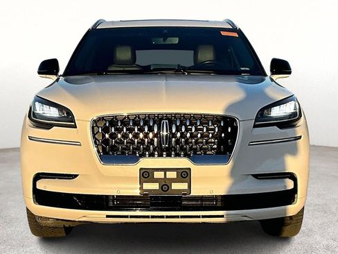 Used 2023 Lincoln Aviator Grand Touring w/ Class IV Trailer Tow Package image 5